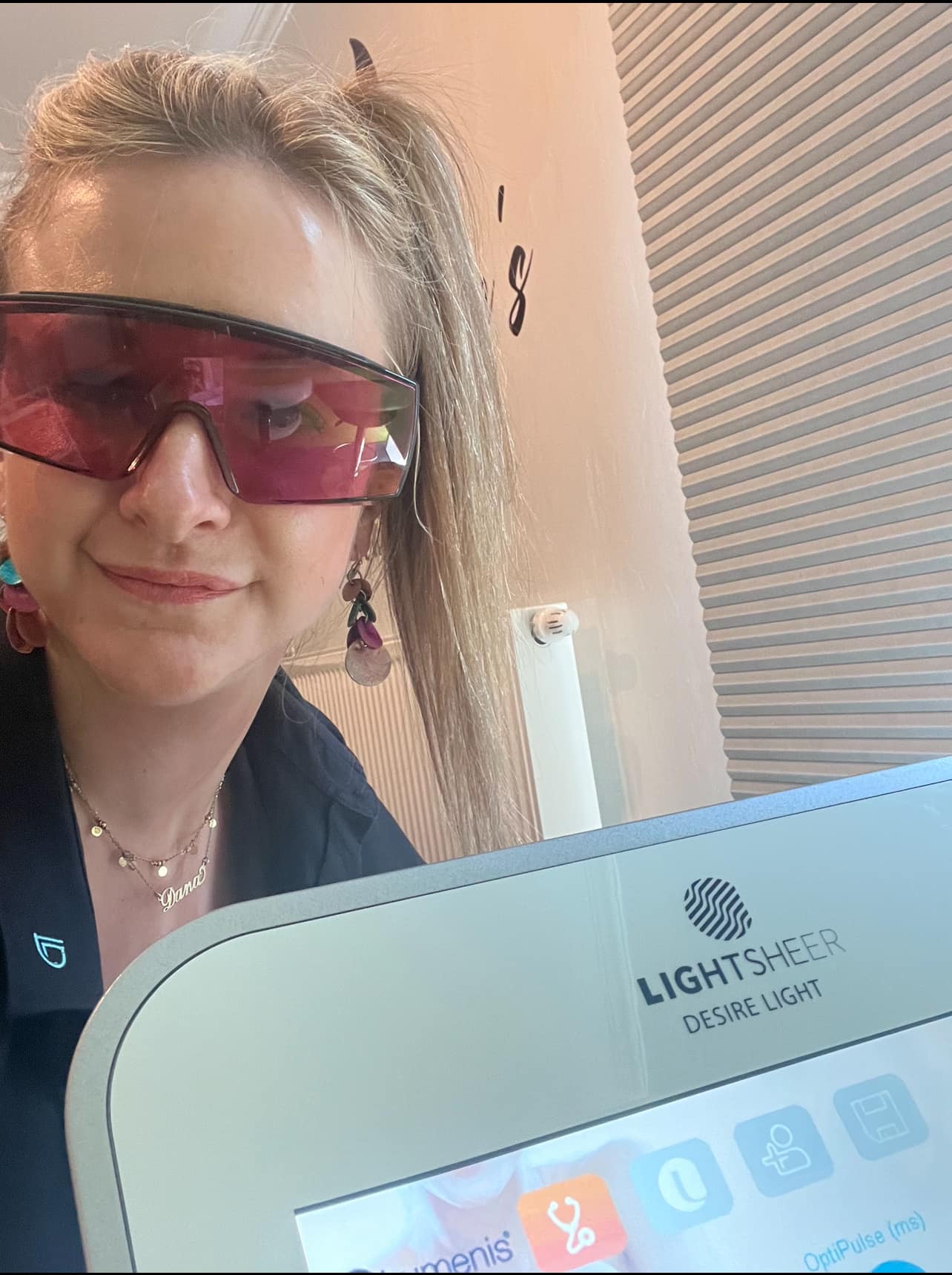 Dana Peers laserontharing Dana Peers laserontharing